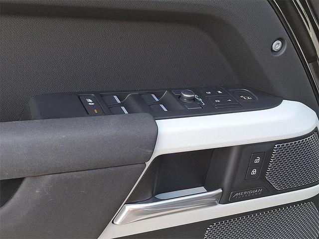 Photo of 2022 Santorini Black Land Rover Defender