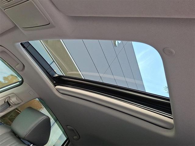 Photo of 2021 Platinum White Pearl Honda Accord