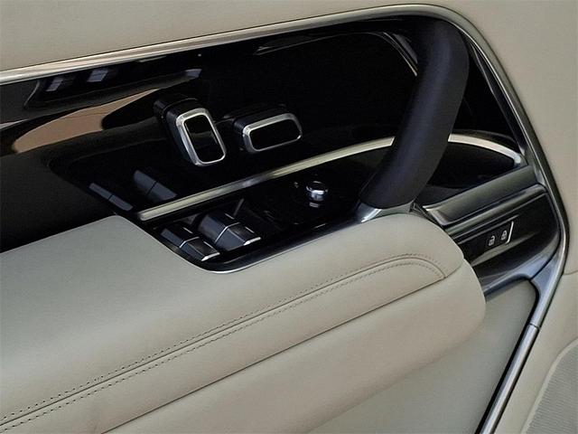 Photo of 2025 Fuji White Land Rover Range Rover