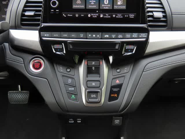 Photo of 2026 Platinum White Pearl Honda Odyssey