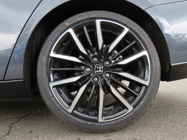 Photo of 2025 Meteorite Gray Metallic Honda Accord Hybrid