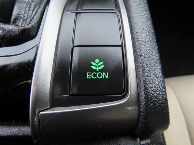 Photo of 2018 White Orchid Pearl Honda Civic