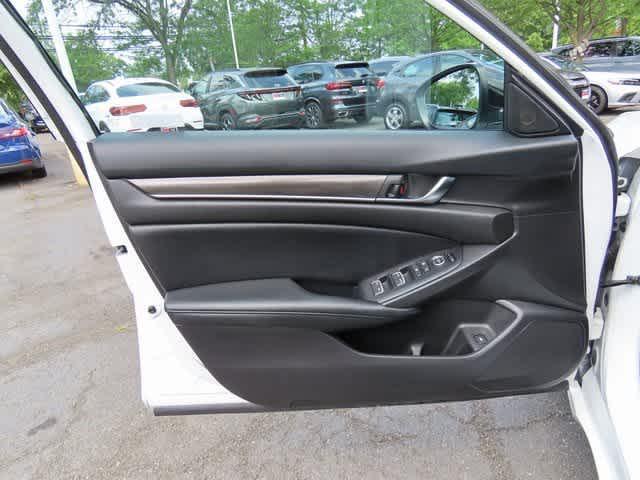 Photo of 2022 Platinum White Pearl Honda Accord