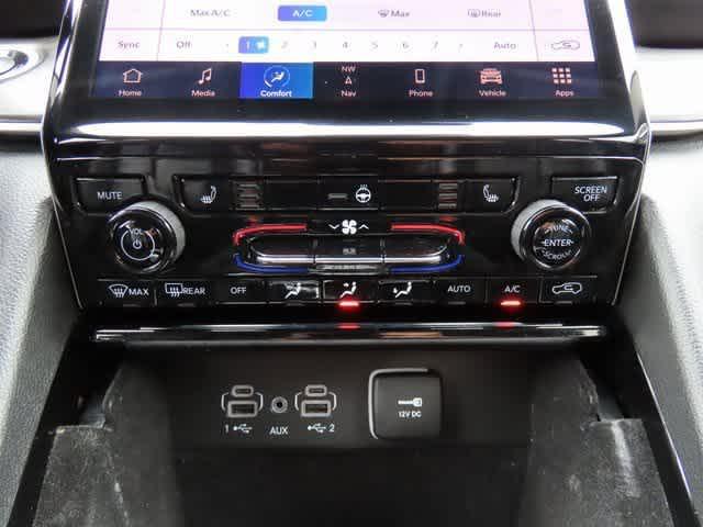 Photo of 2022 Diamond Black Crystal Pearlcoat Jeep Grand Cherokee L