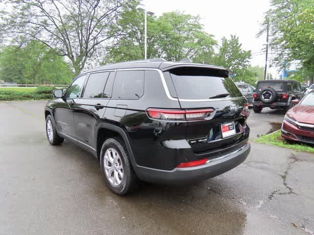 Photo of 2022 Diamond Black Crystal Pearlcoat Jeep Grand Cherokee L