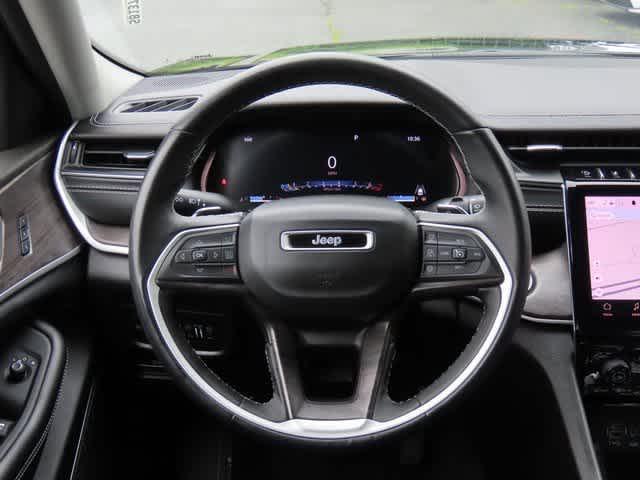 Photo of 2022 Diamond Black Crystal Pearlcoat Jeep Grand Cherokee L