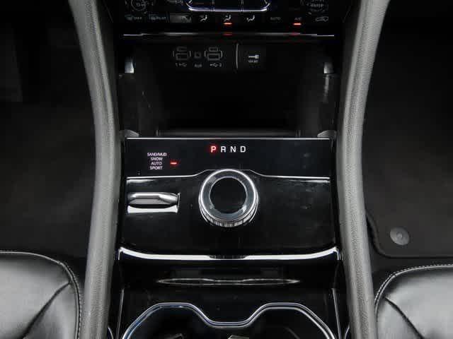 Photo of 2022 Diamond Black Crystal Pearlcoat Jeep Grand Cherokee L