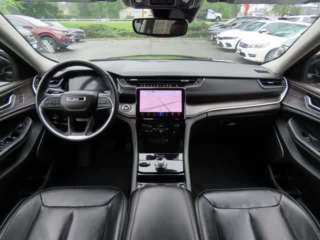 Photo of 2022 Diamond Black Crystal Pearlcoat Jeep Grand Cherokee L