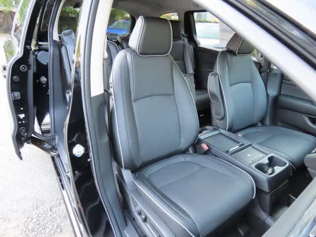 Photo of 2026 Crystal Black Pearl Honda Odyssey