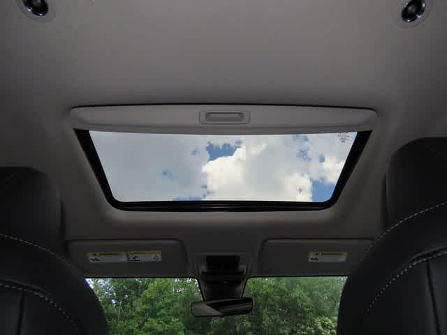 Photo of 2026 Platinum White Pearl Honda HR-V