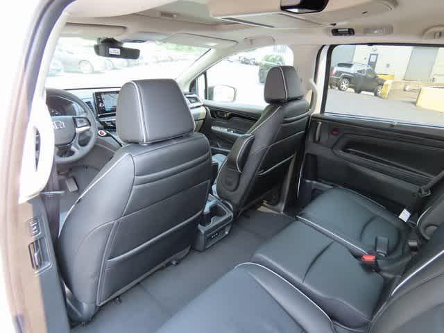 Photo of 2026 Platinum White Pearl Honda Odyssey