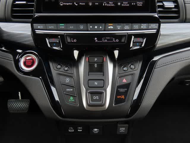 Photo of 2026 Platinum White Pearl Honda Odyssey