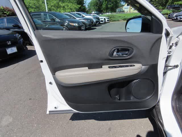 Photo of 2022 Platinum White Pearl Honda HR-V