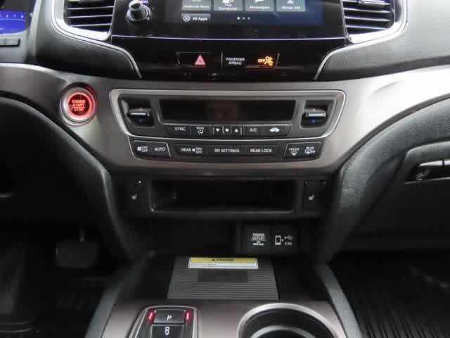 Photo of 2022 Crystal Black Pearl Honda Pilot