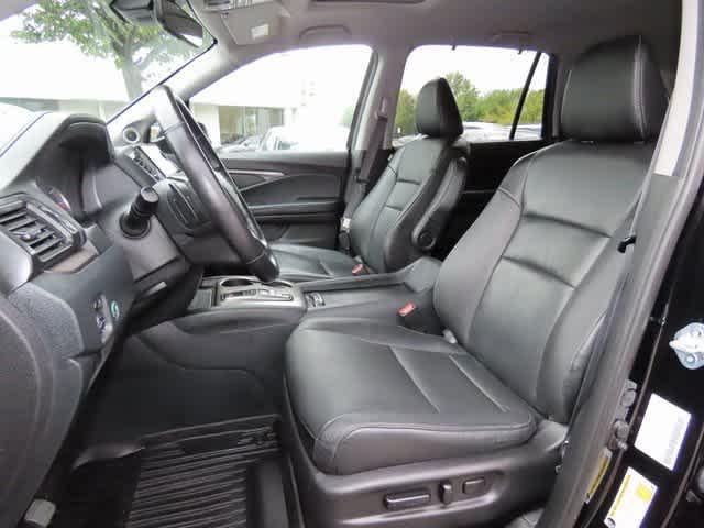 Photo of 2022 Crystal Black Pearl Honda Pilot