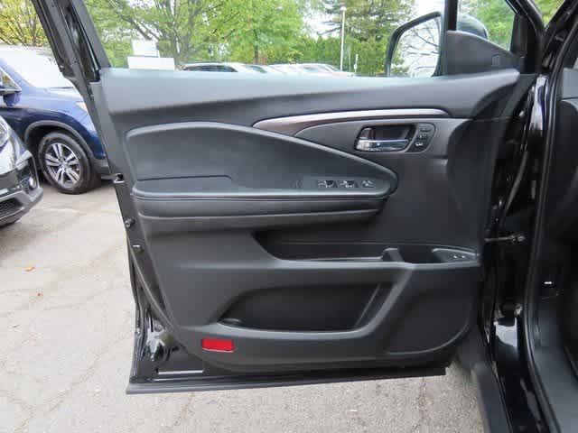 Photo of 2022 Crystal Black Pearl Honda Pilot