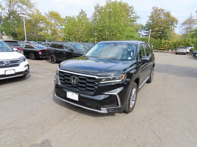 Photo of 2023 Crystal Black Pearl Honda Pilot