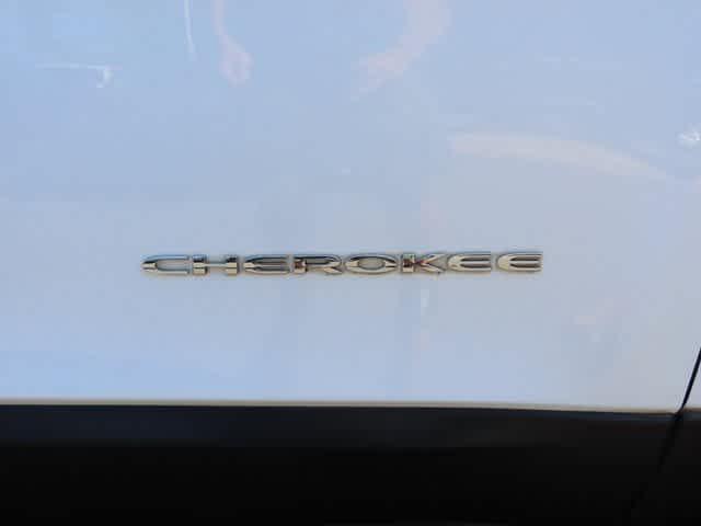 Photo of 2019 Bright White Clearcoat Jeep Cherokee