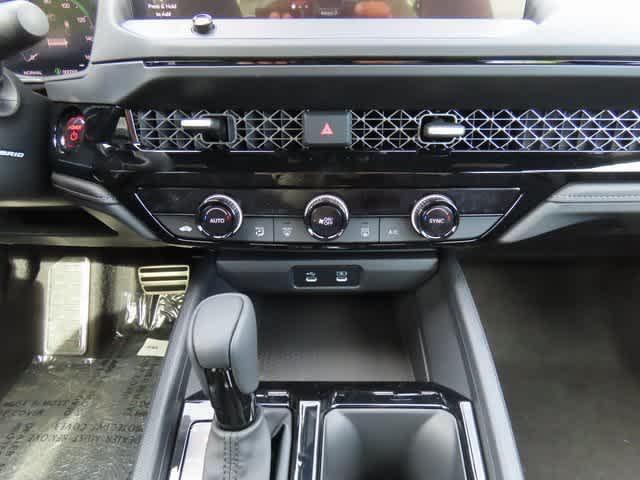 Photo of 2025 Platinum White Pearl Honda Accord Hybrid
