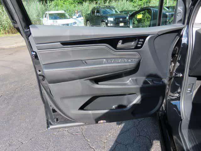 Photo of 2026 Crystal Black Pearl Honda Odyssey