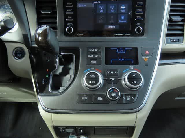 Photo of 2019 Parisian Night Pearl Toyota Sienna