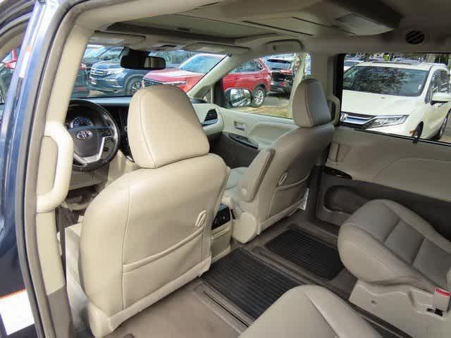 Photo of 2019 Parisian Night Pearl Toyota Sienna