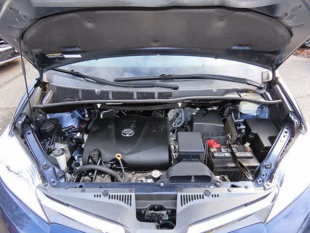 Photo of 2019 Parisian Night Pearl Toyota Sienna