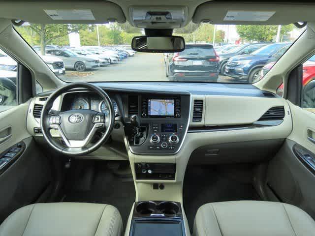 Photo of 2019 Parisian Night Pearl Toyota Sienna