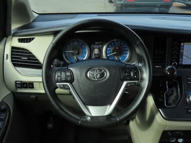 Photo of 2019 Parisian Night Pearl Toyota Sienna