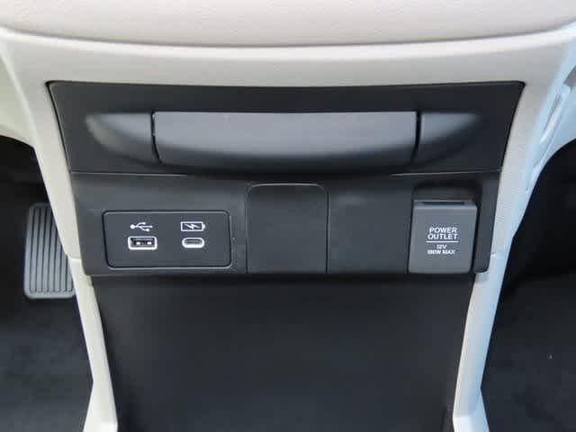 Photo of 2026 Platinum White Pearl Honda Odyssey
