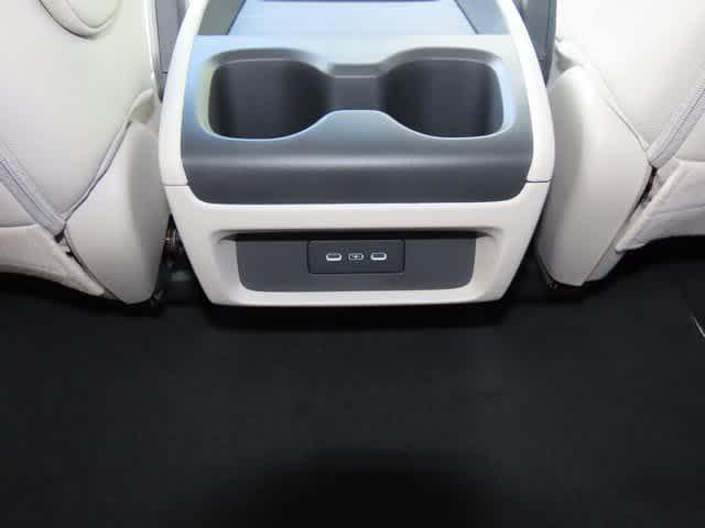 Photo of 2026 Platinum White Pearl Honda Odyssey