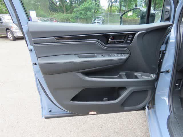 Photo of 2026 Sonic Gray Pearl Honda Odyssey
