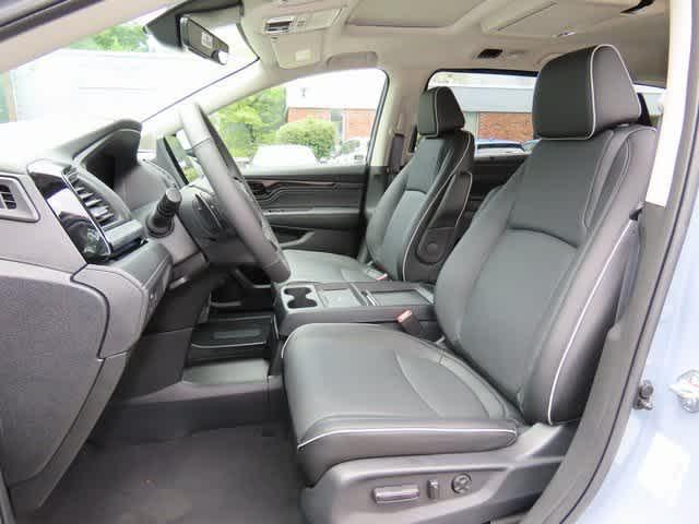 Photo of 2026 Sonic Gray Pearl Honda Odyssey