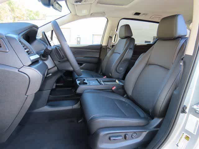 Photo of 2026 Solar Silver Metallic Honda Odyssey
