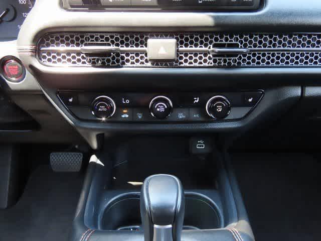 Photo of 2023 Platinum White Pearl Honda HR-V