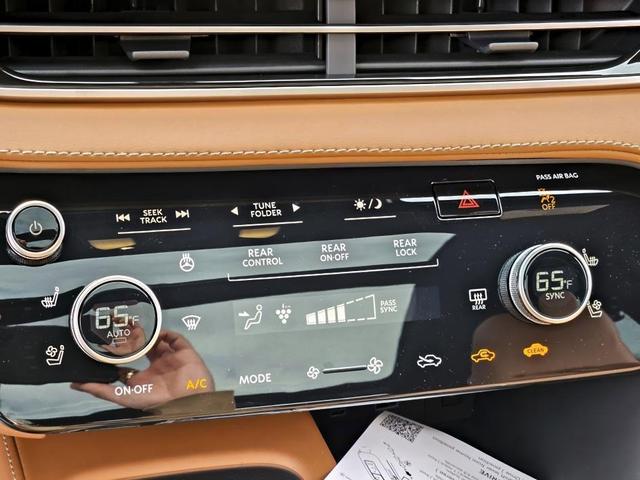 Photo of 2025 Gray INFINITI QX60