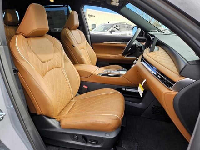 Photo of 2025 Gray INFINITI QX60