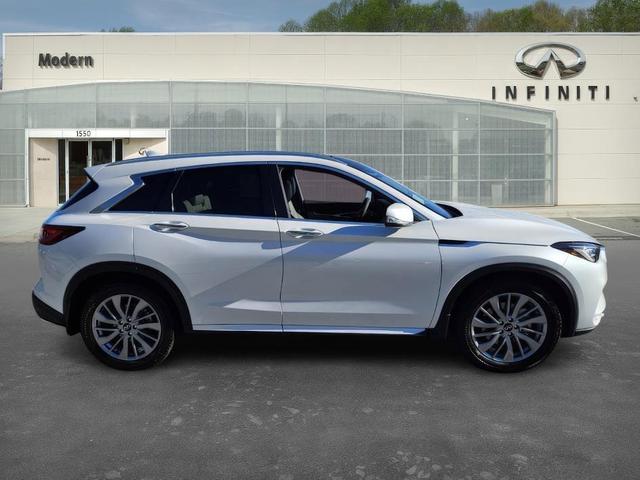 Photo of 2025 Radiant White INFINITI QX50