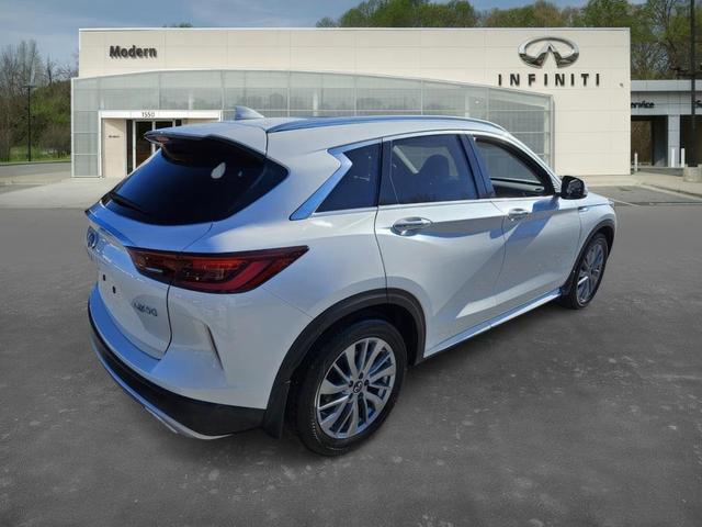 Photo of 2025 Radiant White INFINITI QX50