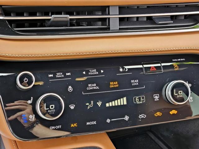 Photo of 2024 Black INFINITI QX60