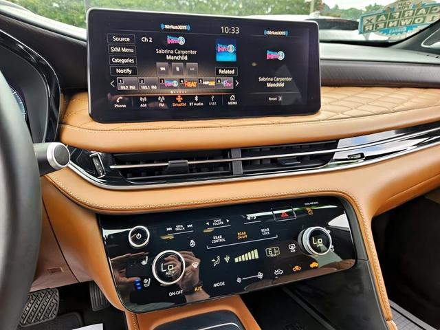Photo of 2024 Black INFINITI QX60