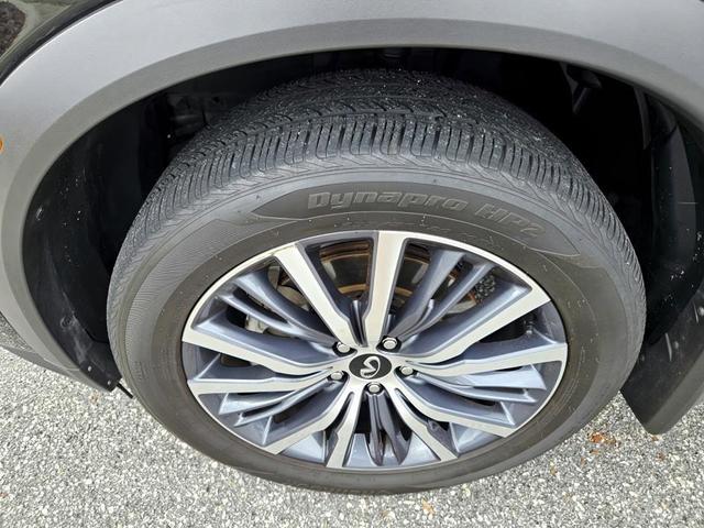 Photo of 2024 Black INFINITI QX60