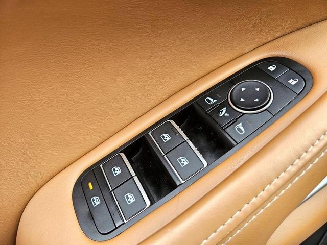 Photo of 2024 Black INFINITI QX60