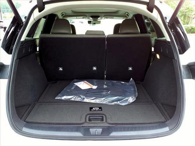 Photo of 2025 Radiant White INFINITI QX50