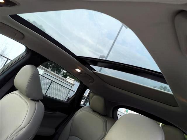 Photo of 2025 Radiant White INFINITI QX50