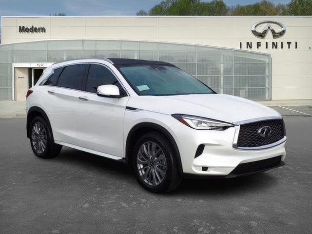 Photo of 2025 Radiant White INFINITI QX50