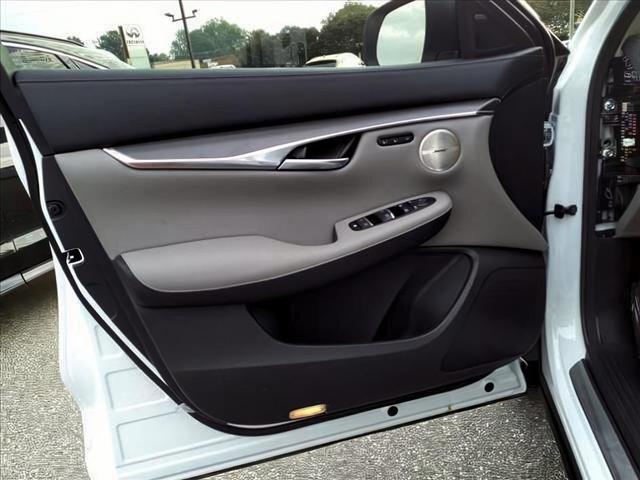Photo of 2025 Radiant White INFINITI QX50