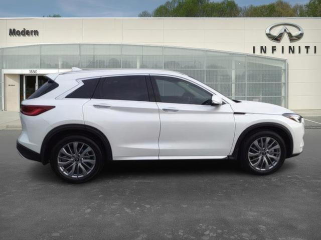 Photo of 2025 Radiant White INFINITI QX50