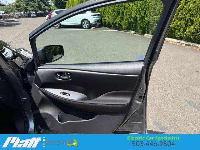 Photo of 2023 Gray Nissan Leaf