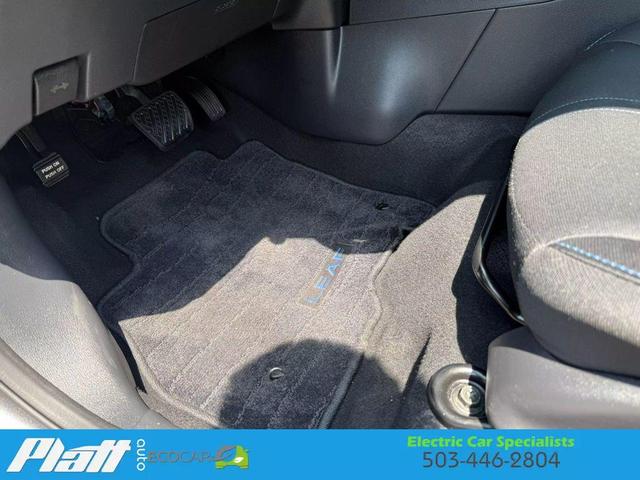 Photo of 2023 Gray Nissan Leaf
